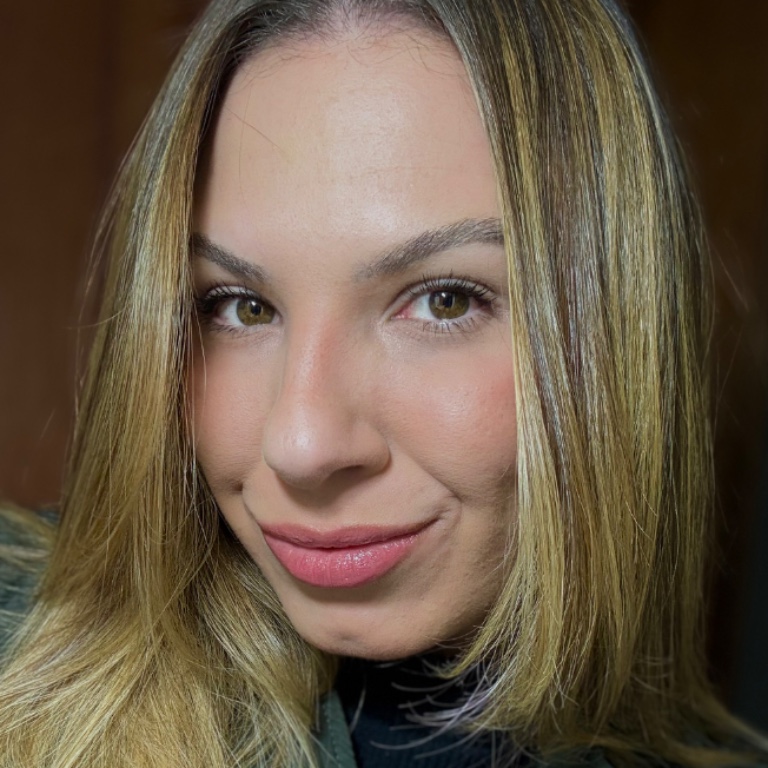Giovana Pohl Caneloi Naves