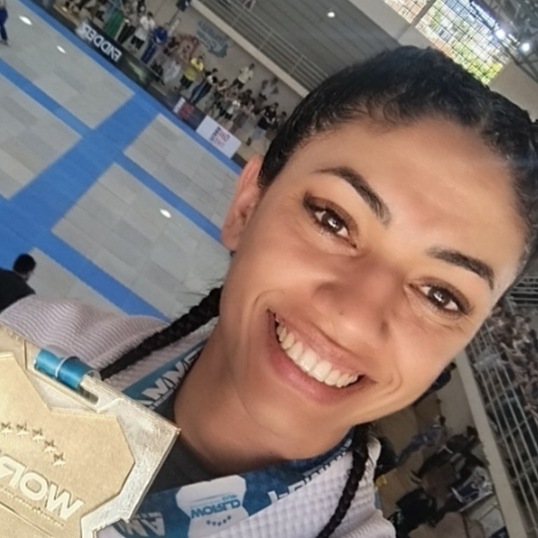 Aline Patrícia Zangrande Nogueira 