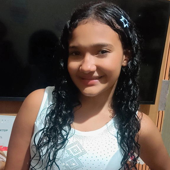 Ana Júlia Ferreira Simião 