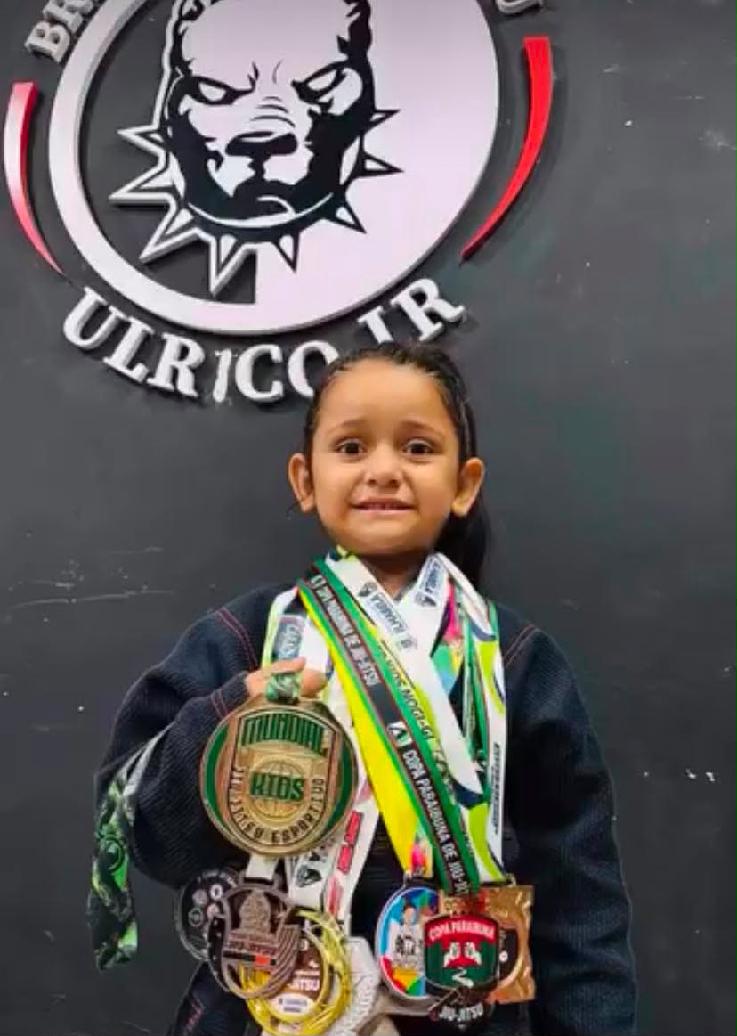 Ysa Evelyn Dos Santos