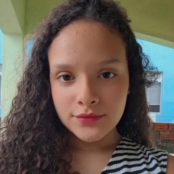 Lara Hernandez Freitas Ribeiro 