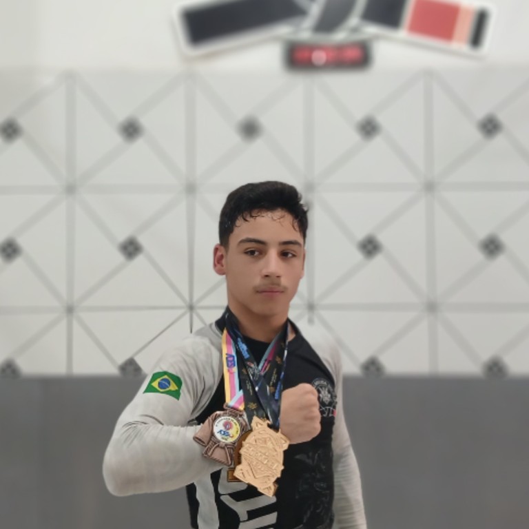 Marcos Vinícius Maranzano Oliveira Antunes 