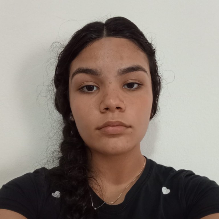 Lívia Cortez Oliveira 