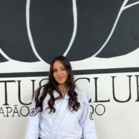 Letícia Maier Delfino 
